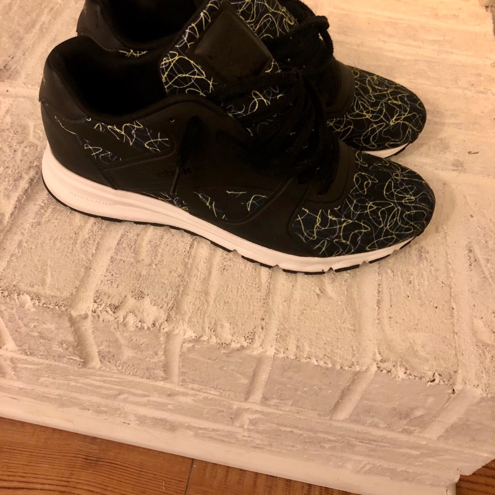 Reebok - Picture 2 of 3